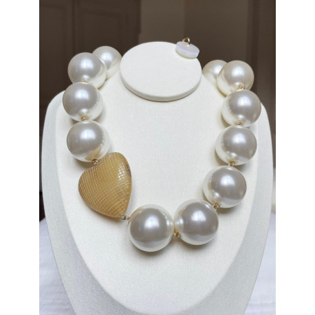 QUERIDO Perles nacrées, Coeur en corne - Francine BRAMLI Paris Collier
